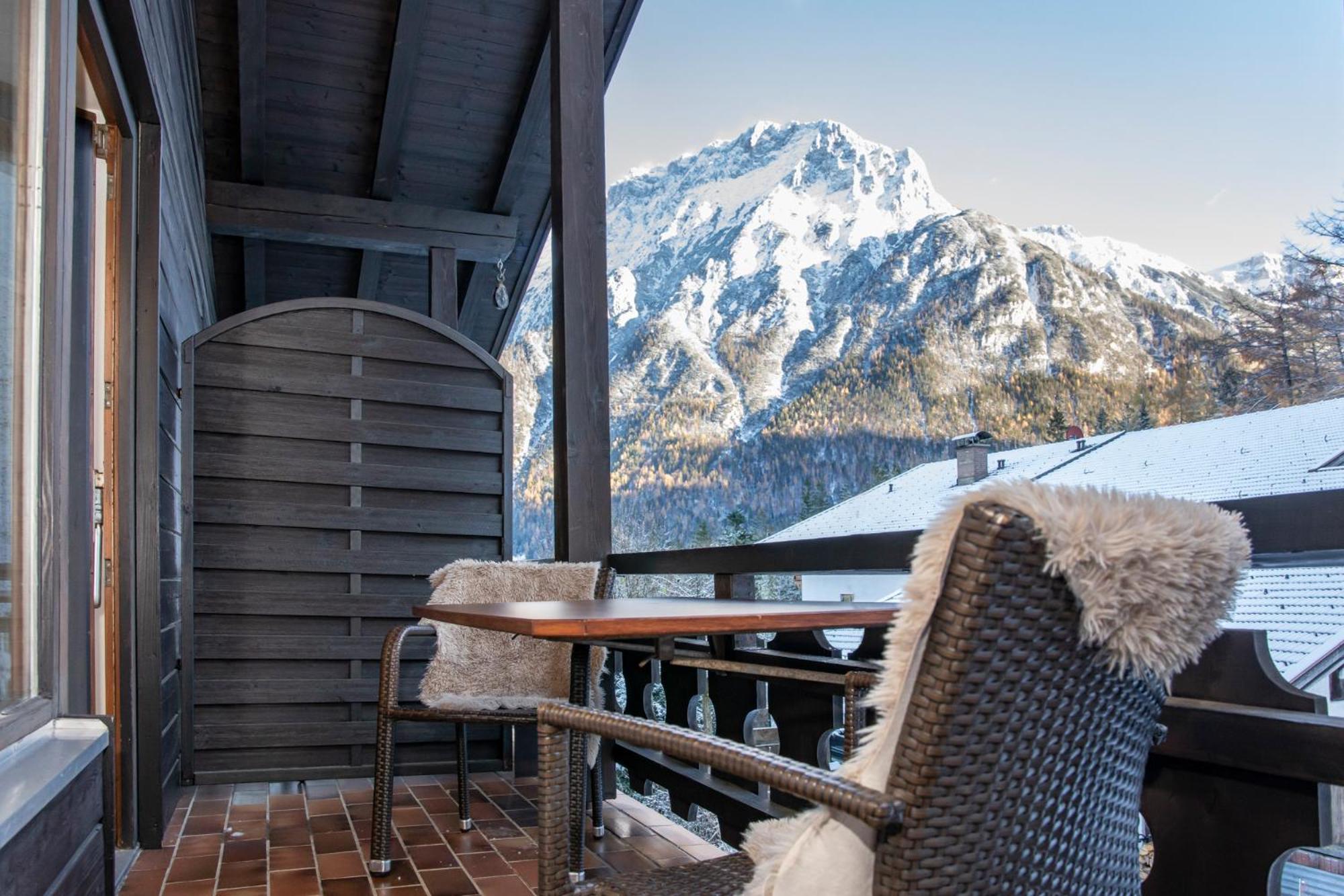 Ferienhaus Zauberberg - Magie Der Alpen - By Loewenherz Mittenwald Luaran gambar